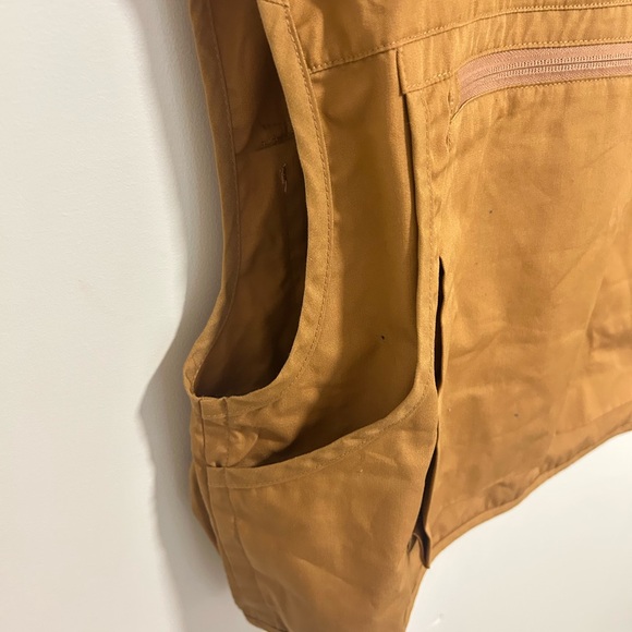 NWT Dark Tan Utility/Fishing Vest With Alot Of Pockets And Zippers Size Medium - Picture 8 of 15
